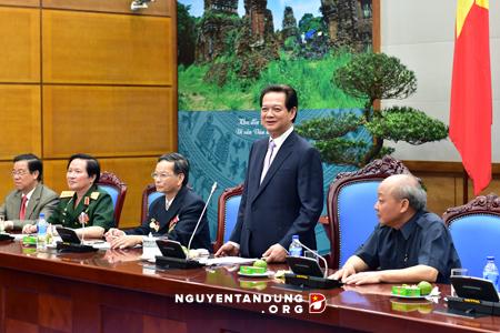 ẢNH THỦ TƯỚNG NTD TIẾP ĐOÀN ĐẠI DIỆN HCSTCQT 1972